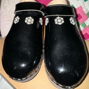 Hanna Andersson Black Patent Leather Snowflake Wooden Clogs Sz -11 (euro sz42)